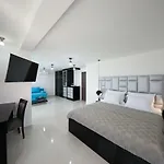 Boutique Cosmopolis 1 Bed and breakfast