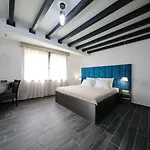 Boutique Cosmopolis 1