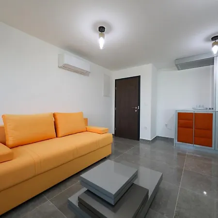 Boutique Cosmopolis 1 Bed & Breakfast 4*