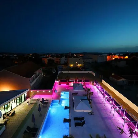 Boutique Cosmopolis 1 住宿加早餐酒店