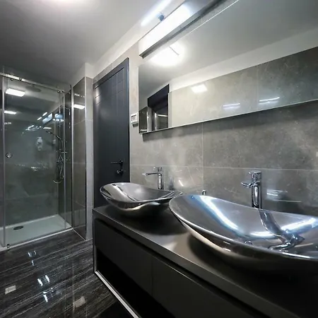 Boutique Cosmopolis 1 Bed & Breakfast 4*