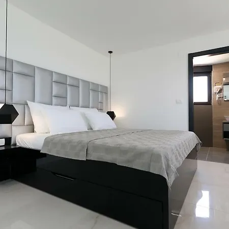 Boutique Cosmopolis 1 Bed & Breakfast 4*