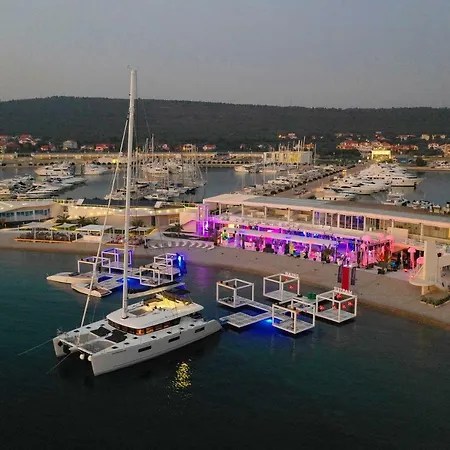 Boutique Cosmopolis 1 4*