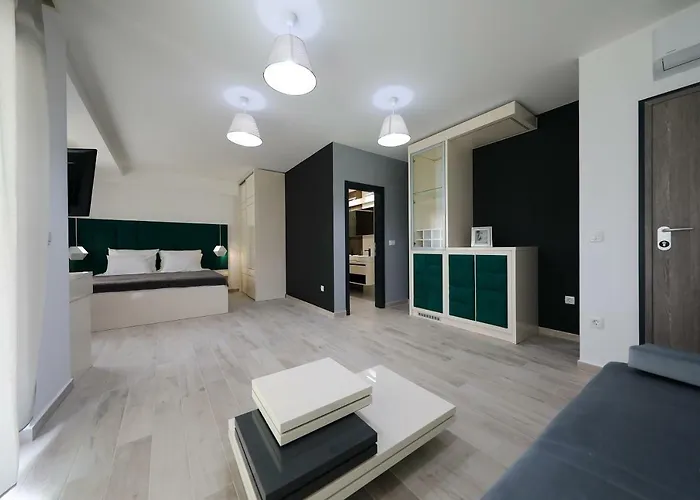 Boutique Cosmopolis 1 Bed & Breakfast 4*
