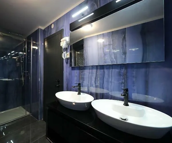 Boutique Cosmopolis 1 krevet i doručak 4*